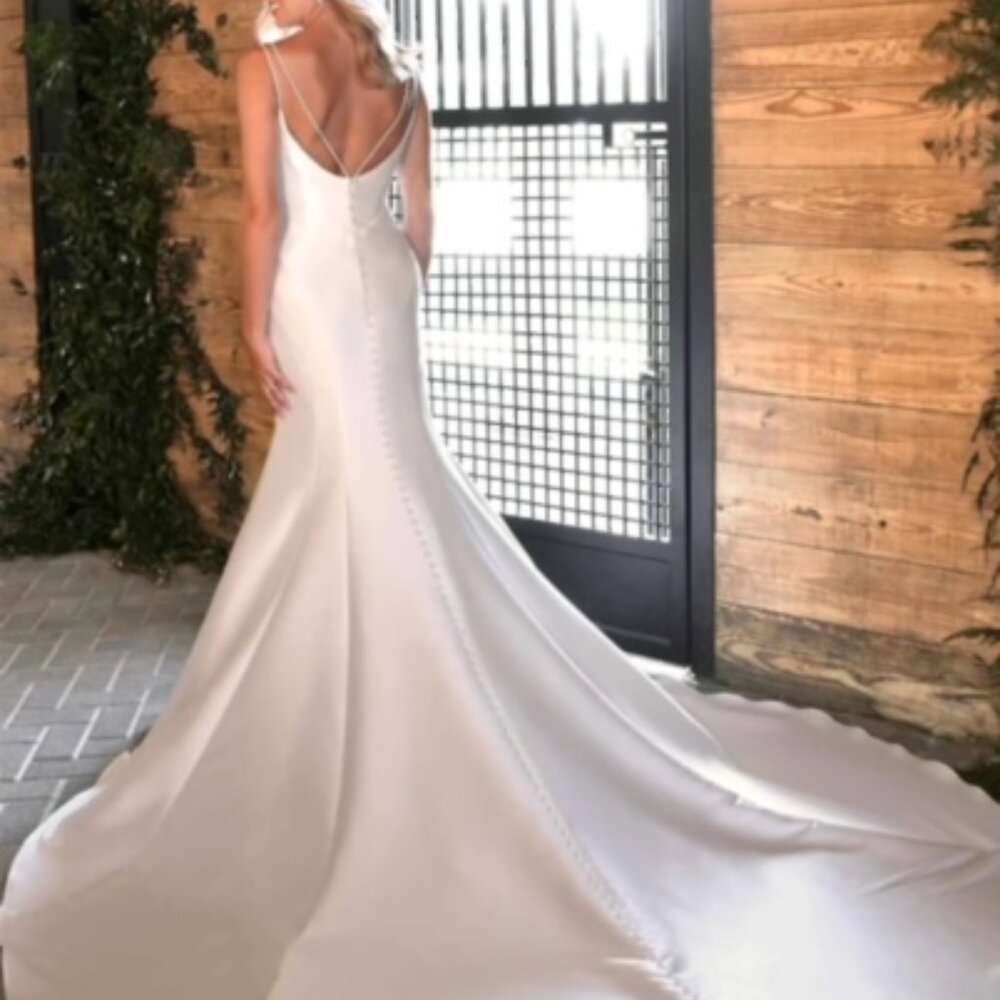 Classic Trumpet Wedding Dress with Double Straps